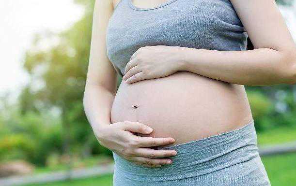 揭秘产妇初乳：什么它对宝宝成长如此重要？